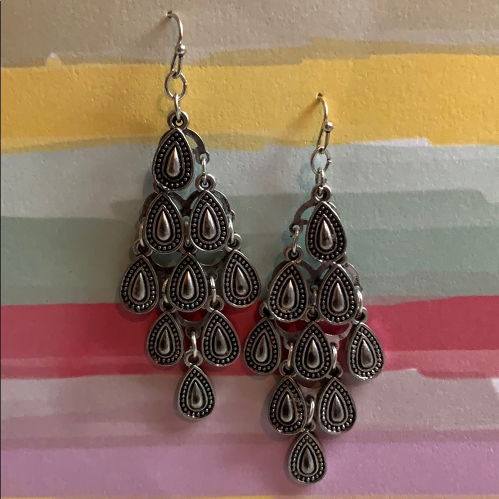 Lovely chandelier style earrings!